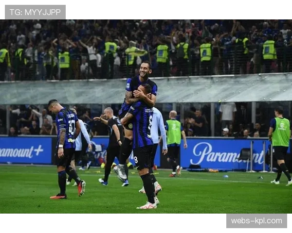 现场直击：米兰德比上半场零射正，双方高强度中场绞杀致进攻效率低下